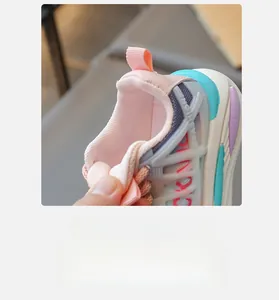 Vue détaillée de la doublure en maille respirante et de l'intérieur doux des baskets enfants