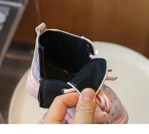 Détails des bottes roses pailletées pour filles avec motif cœur bleu et fermeture éclair