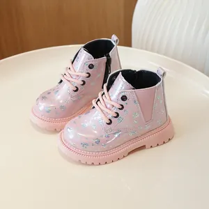 Bottines roses vernies pour filles avec motifs cœurs pailletés et semelles épaisses