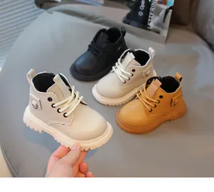 Vista dettagliata degli stivaletti Martin per bambini in beige, nero e giallo zenzero