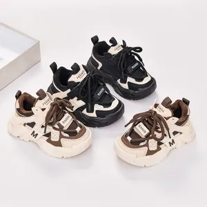 Baskets d'hiver rembourrées pour enfants avec semelle épaisse en noir, blanc et marron