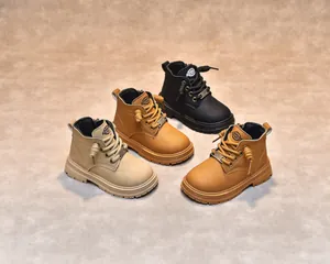 Comparaison détaillée de quatre variantes de bottines en cuir vintage pour enfants