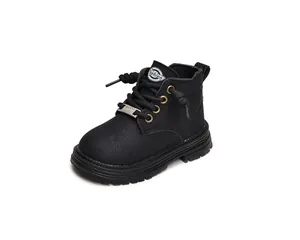 Détails de bottines pour enfants en similicuir noir avec œillets dorés et semelle antidérapante