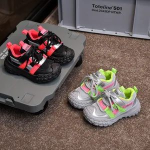 Baskets enfant respirantes avec semelle pneu épaisse et fermeture velcro pour sport