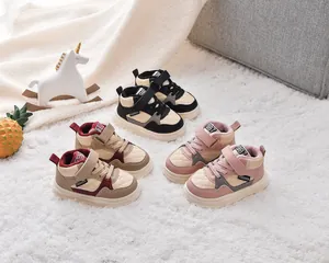 Trois paires de baskets montantes d'hiver pour enfants avec doublure en fourrure et semelle
