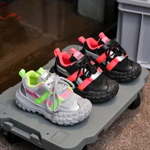 Baskets enfant respirantes en mesh avec semelle épaisse antidérapante et velcro