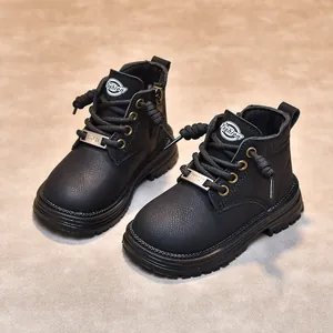 Bottines noires pour enfants en cuir grainé avec fermeture éclair latérale pratique