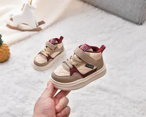 Détails de baskets d'hiver pour enfants avec doublure en polaire et design matelassé