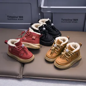 Winter-Kinderstiefel mit Plüschfutter in Burgunderrot, Schwarz und Camel