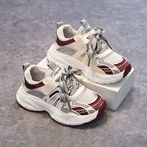 Baskets chunky pour enfants en beige et bordeaux avec maille respirante et velcro