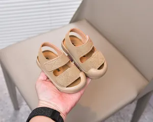 Detail of baby walking sandals with closed-toe design and adjustable velcro straps