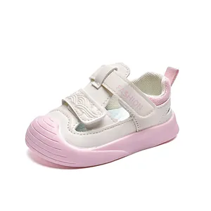Detail of baby sports sandals featuring adjustable velcro straps and protective toe caps