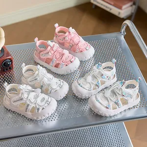 Sandali sportivi per bambini traspiranti con punta chiusa e decorazioni floreali rosa e bianche