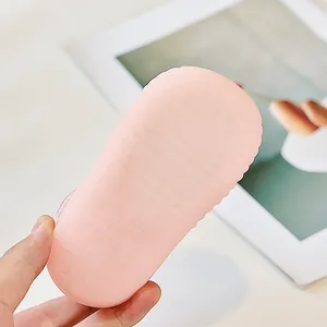 Detailansicht der rutschfesten rosa Gummisohle mit Struktur für Baby-Lauflernschuhe