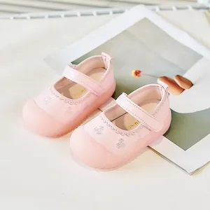 Rosa Mary Jane Lauflernschuhe mit Kirschmuster und rutschfester Gummikappe für Babys