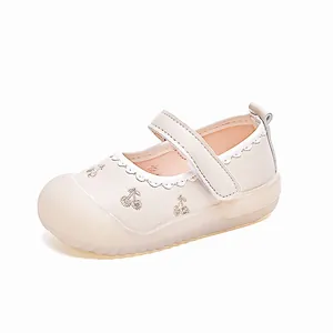 Baby Mary Jane Hausschuhe mit rutschfester Weichsohle und goldener Kirschstickerei