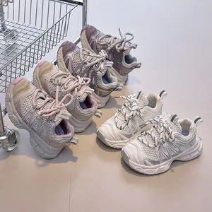 Baskets en maille respirante pour enfants en rose et blanc avec semelle épaisse