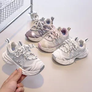Baskets chunky blanches en maille respirante pour enfants avec semelle épaisse antidérapante