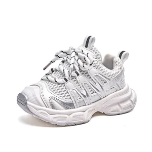 Atmungsaktive Kinder-Mesh-Sneaker in Silber und Weiß, modischer Chunky-Style für Kinder