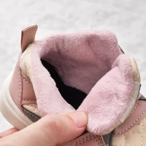 Baskets d'hiver pour enfants avec doublure peluche rose et design matelassé chaud