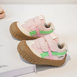 Detailed view of the anti-collision brown rubber toe and dual velcro straps on baby shoes