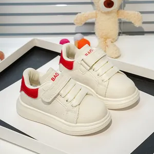 Baskets blanches en cuir pour enfants avec talon rouge et velcro pour filles