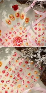Vue macro détaillée d'autocollants 5D pour ongles avec motifs festifs de l'année du cheval 2026
