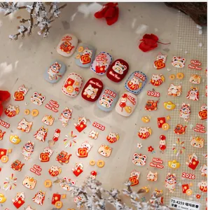 Détails des stickers ongles 3D TS-4259 avec chats porte-bonheur et enveloppes rouges