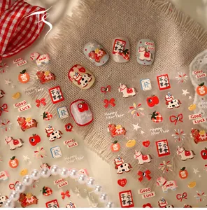 Gros plan d'autocollants pour ongles du Nouvel An Lunaire avec motifs de poney et feu d'artifice