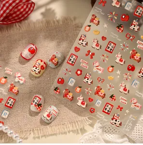 Détail des stickers ongles 3D TL-454 avec motifs de Nouvel An, petit cheval et pomme