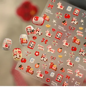 Détail de stickers à ongles rouge Nouvel An avec poney, feu d'artifice et motifs d'orange