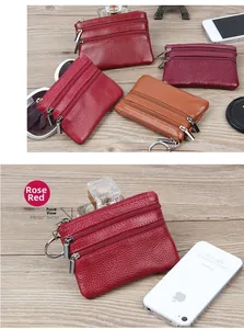 Petit porte-monnaie en cuir à trois zips avec texture litchi et porte-clés