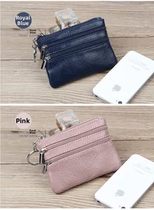 Vue de face des mini portefeuilles en cuir bleu et rose avec trois compartiments zippés