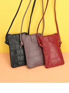 Détails des sacs à téléphone en cuir motif crocodile en noir, violet et rouge vif