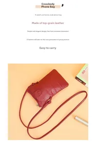 Gros plan d'un sac téléphone en cuir véritable rouge avec gaufrage crocodile et bouton