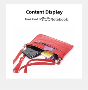 Detailsicht der roten Tasche mit Krokoprägung und Platz für Handy und Karten