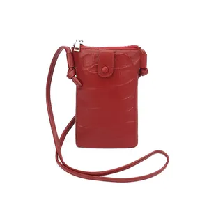 Sacoche de téléphone verticale rouge en cuir à motif crocodile avec zip argenté
