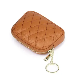 Minimonedero de cuero genuino acolchado con cremallera dorada y llavero en color marrón