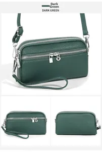 Viste dettagliate della borsa a tracolla in pelle verde scuro con tre scomparti con zip
