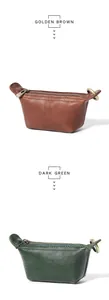 Vue détaillée de mini porte-monnaie artisanaux en cuir marron doré et vert foncé