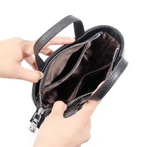 Bolso bandolera de cuero negro con textura de lichi y gran capacidad de almacenamiento