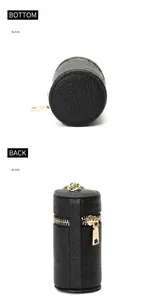 Vue détaillée du fond et du dos de la mini pochette en cuir noir avec ferrures dorées