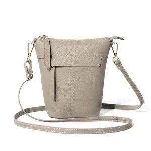 Echtes Kopfschicht Rindsleder Beuteltasche Damen Minimalistisch Kieselstruktur Umhängetasche Kontrastnähten