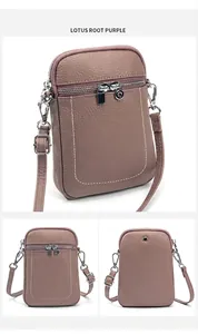 Dettaglio della mini borsa a tracolla in pelle viola loto con doppia zip argentata