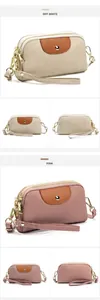 Detalle de bolsos bandolera de cuero blanco roto y rosa con cremalleras dobles y correas