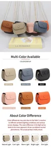 Mini leren crossbody portemonnee in diverse kleuren met een verfijnde metalen ketting