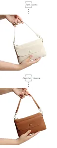 Vue détaillée de la texture du cuir grainé sur les sacs à main beige et jaune