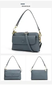 Vues détaillées du sac bandoulière en cuir grainé bleu denim avec garniture dorée