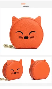 Detailansicht der orangefarbenen Katzen-Geldbörse aus echtem Leder mit goldenem Verschluss