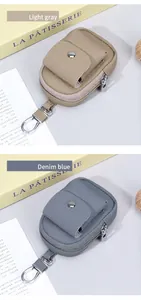 Mini borsa in pelle grigio chiaro e blu denim con gancio girevole in metallo